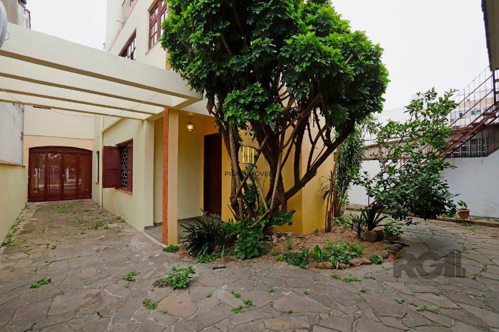 Casa 5 dormitórios no bairro Partenon