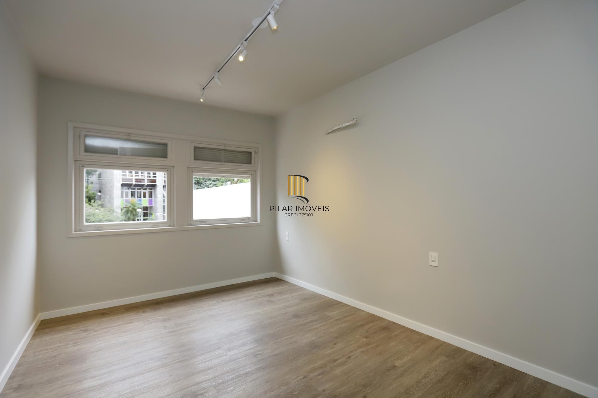 Apartamento 03 dormitórios revitalizado no Moinhos de Vento em Porto Alegre.