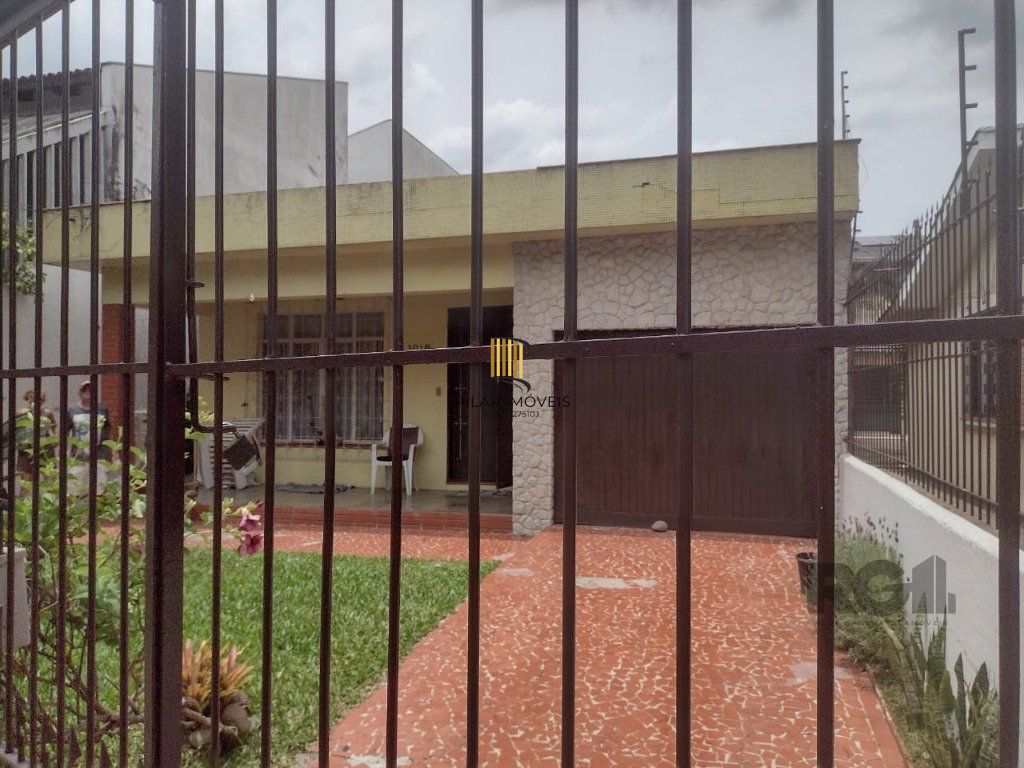 Casa 3 dormitórios no bairro Passo da Areia