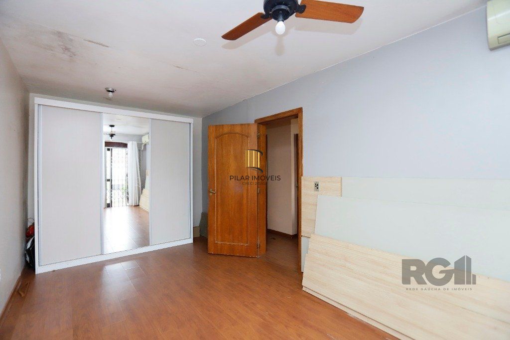 Casa 5 dormitórios no bairro Partenon