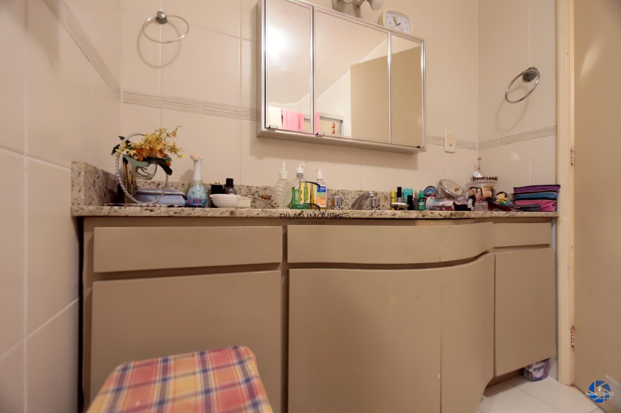 No Moinhos de Vento 03 dormitórios com 01 vaga