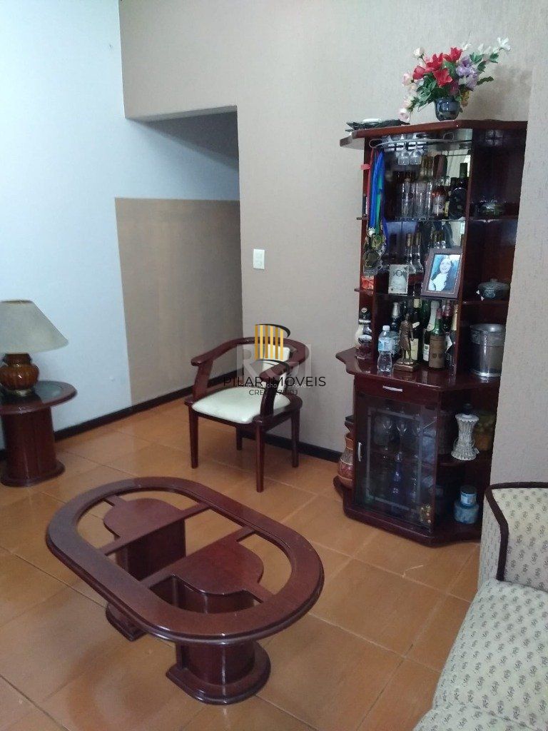 Casa para Venda - 265m², 5 dormitórios, sendo 2 suites, Floresta