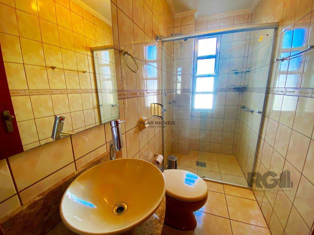 Apartamento de 03 dormitórios no bairro Santa Cecilia em Porto Alegre