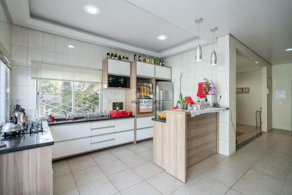 Casa para Venda - 259m², 4 dormitórios, sendo 1 suites, 4 vagas - Coronel Aparício Borges