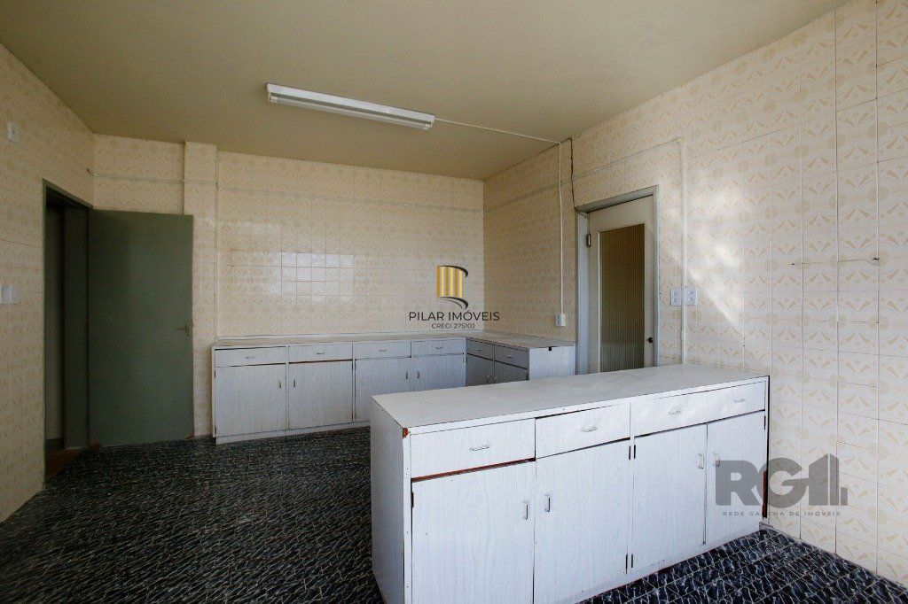 Vendo excelente cobertura com vista cinematografia, no Bairro Floresta.