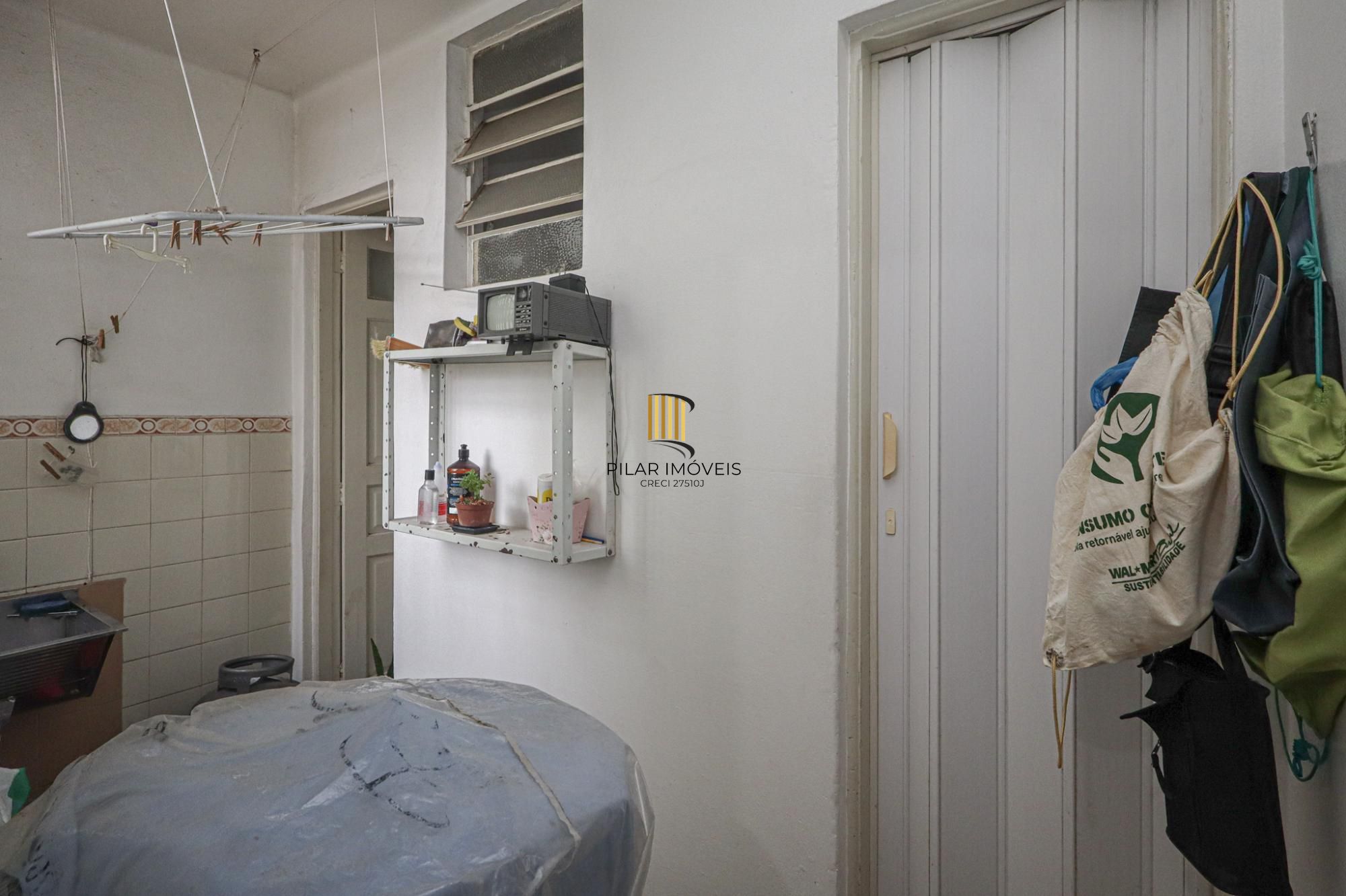 Apartamento 03 dormitórios de frente na Cristóvão Colombo em Porto Alegre