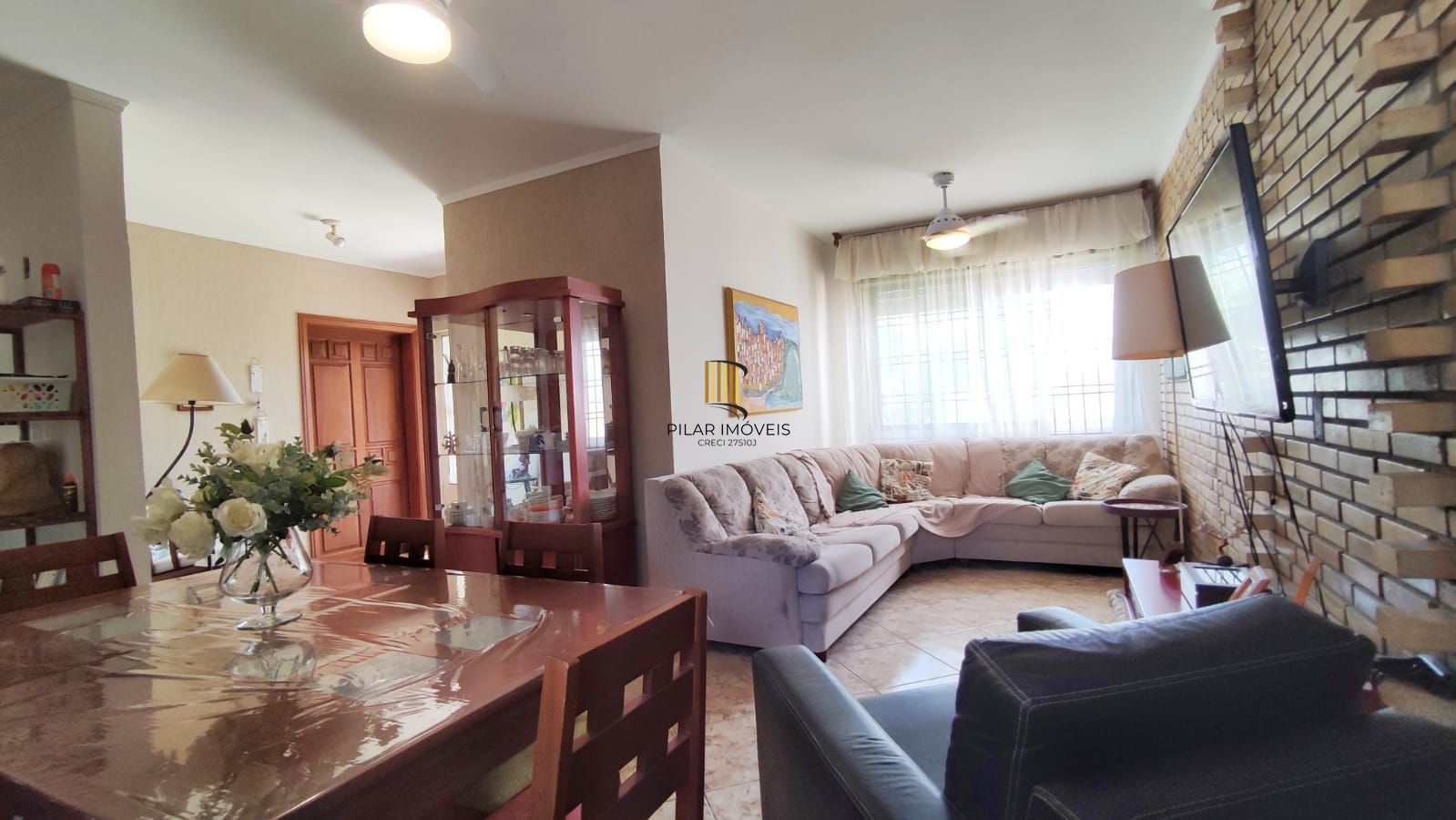Casa com 4 Quartos e 2 banheiros e  2 Suites à Venda, 153 m² por R$ 990.000