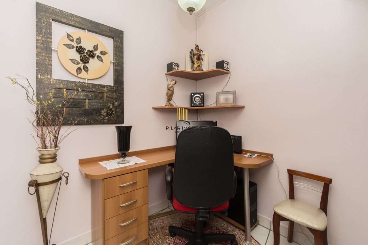 Apartamento semimobiliado com 2 quartos e 2 banheiros no Bairro Floresta
