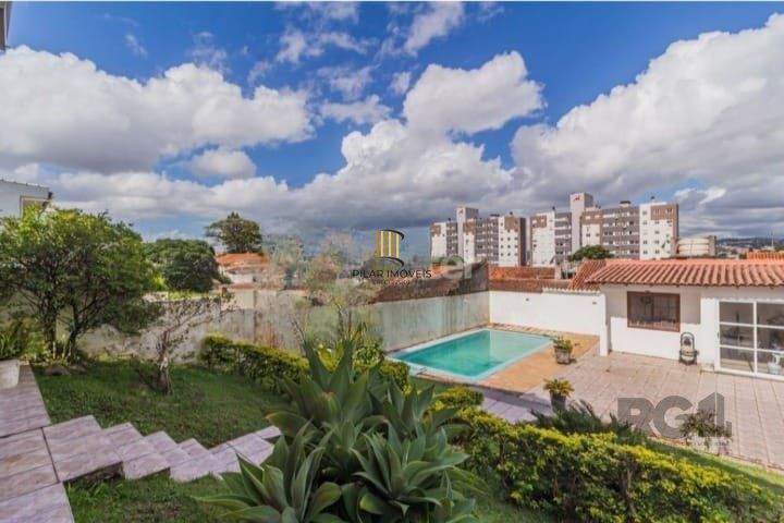Casa 4 dormitórios no bairro Santo Antônio