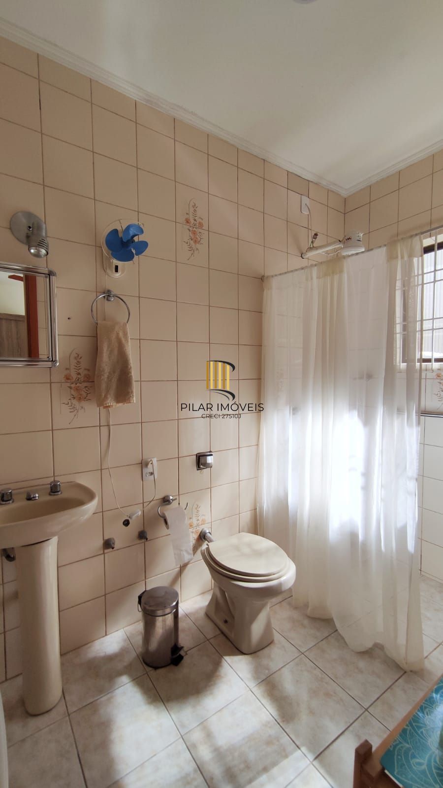 Casa com 4 Quartos e 2 banheiros e  2 Suites à Venda, 153 m² por R$ 990.000