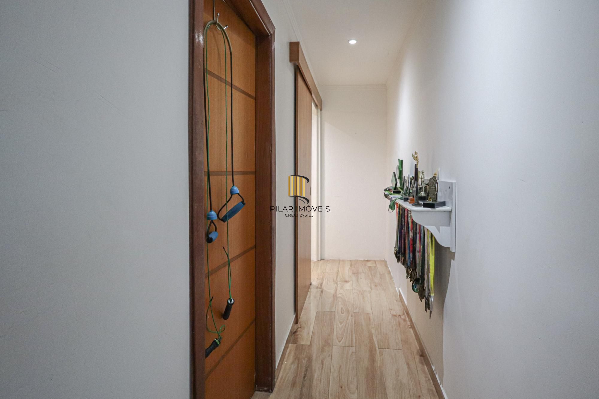 Casa semi mobiliada, 4 dormitórios no Bairro Jardim Sabará