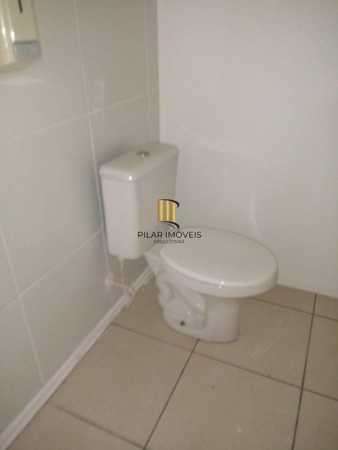Sala comercial à venda, localizada no coração de Canoas, Rio Grande do Sul. Este imóvel espaçoso e moderno conta com 1 quarto, 1 banheiro e uma vista panorâmica deslumbrante