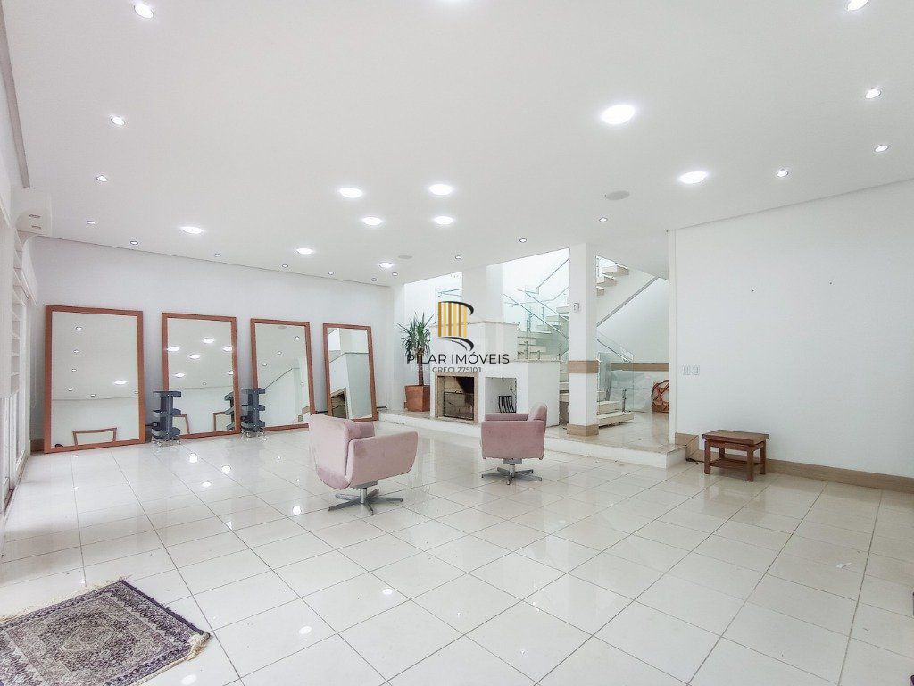 Casa Comercial de Luxo no Centro da Cidade - Oportunidade Única!