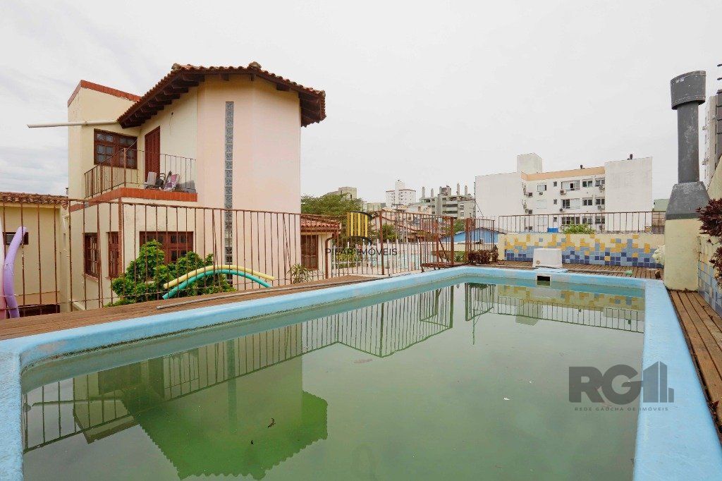 Casa 5 dormitórios no bairro Partenon
