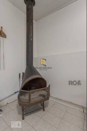 Casa com 04 dormitórios no Bairro Chacara das Pedras Porto Alegre