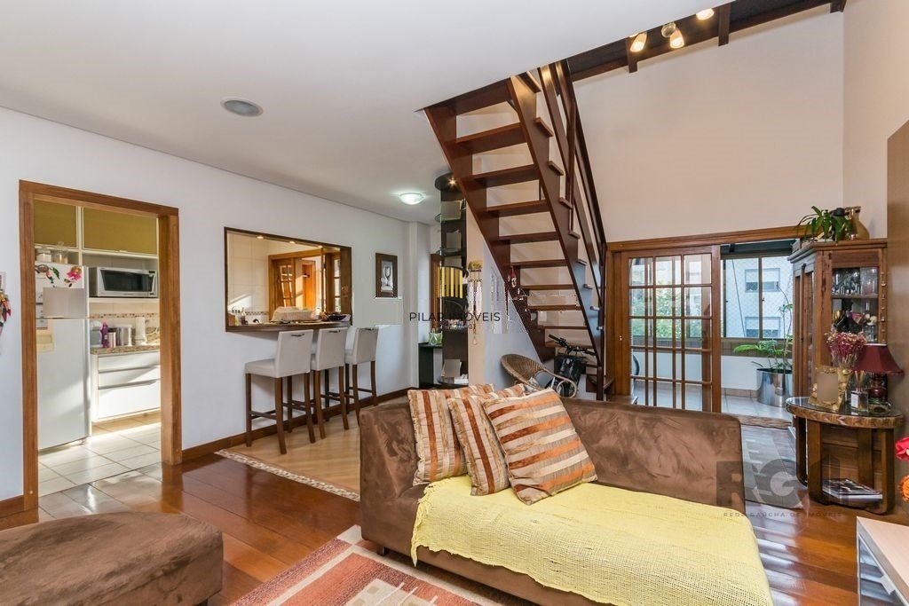 Cobertura 2 dormitórios com 2 vagas no bairro Petrópolis