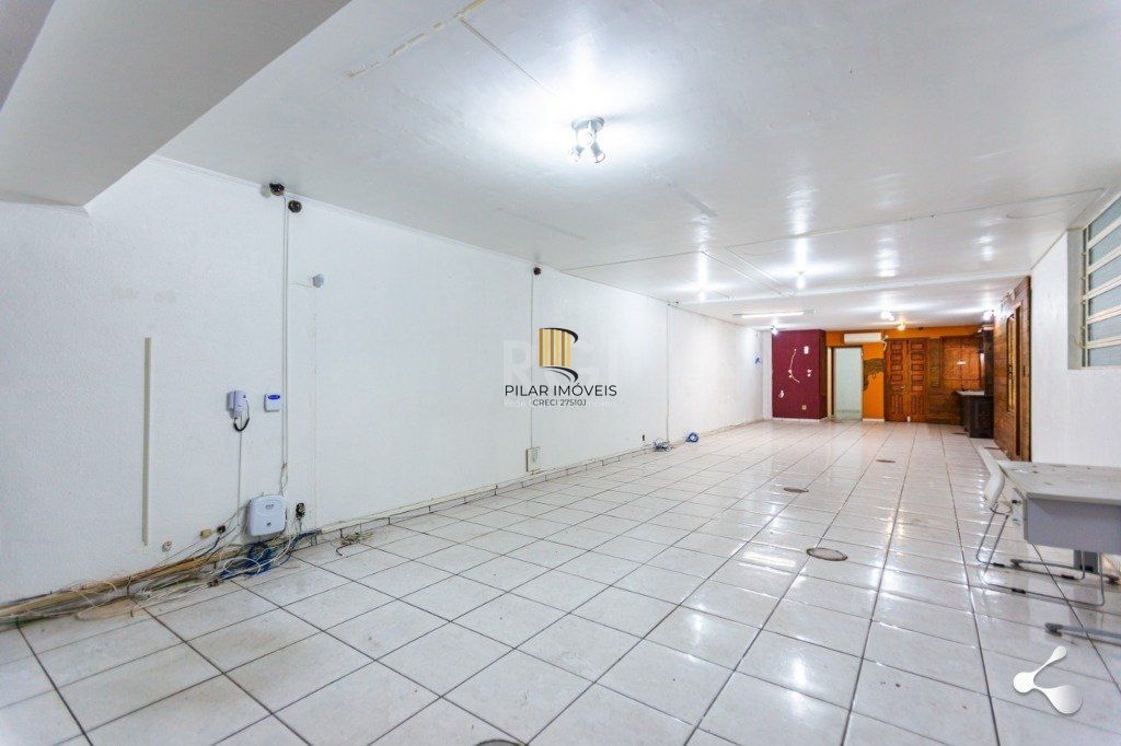 Casa para Venda - 500m², 3 dormitórios, sendo 3 suites, 4 vagas - Vila Ipiranga