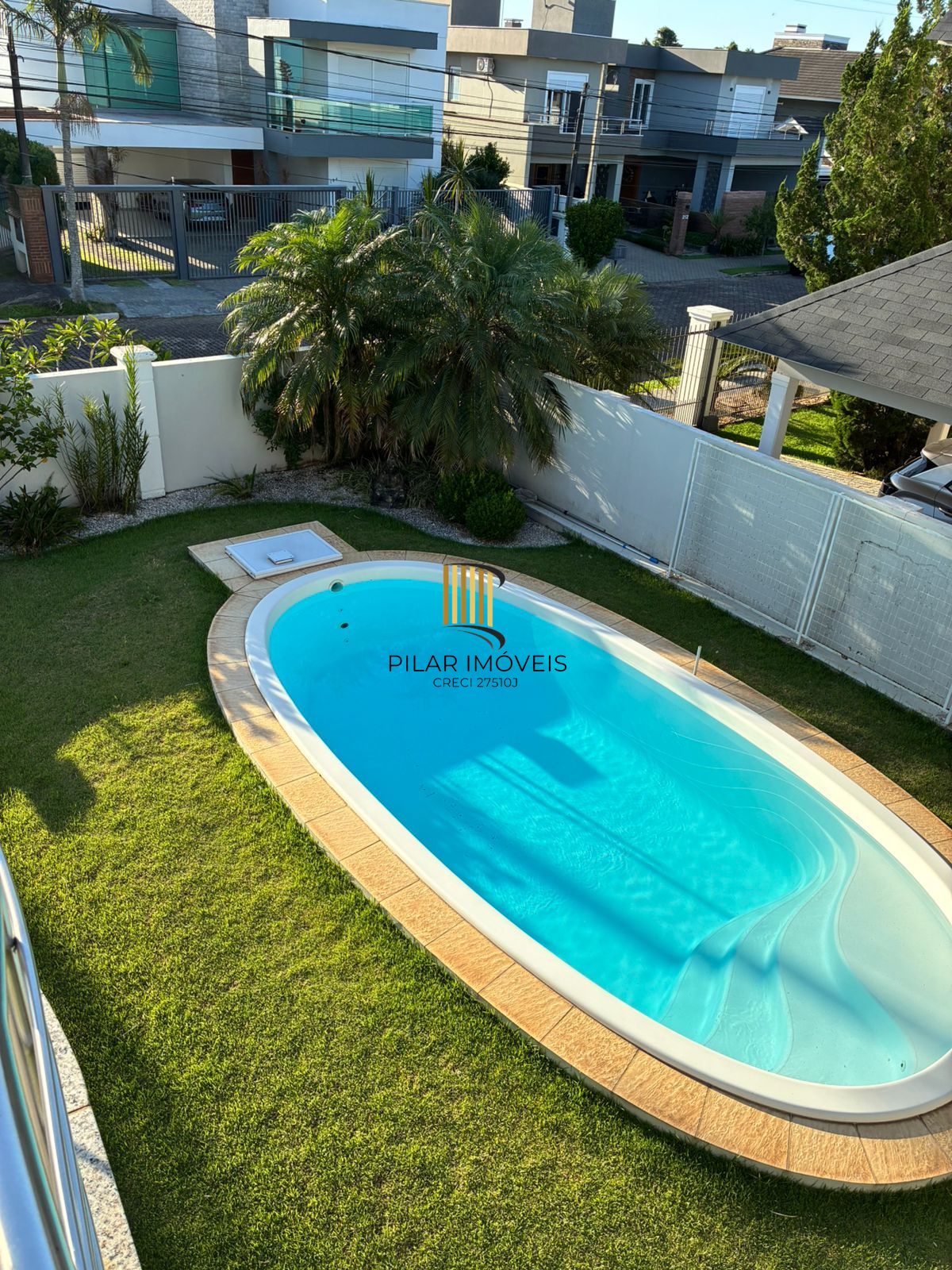 casa 4 dormitórios. 1 suite e demais peças