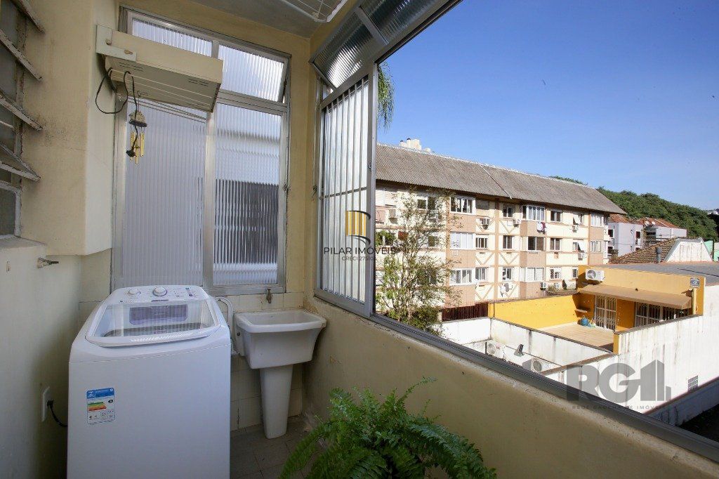 Apartamento de 02 dormitórios no Bairro Moinhos de Vento