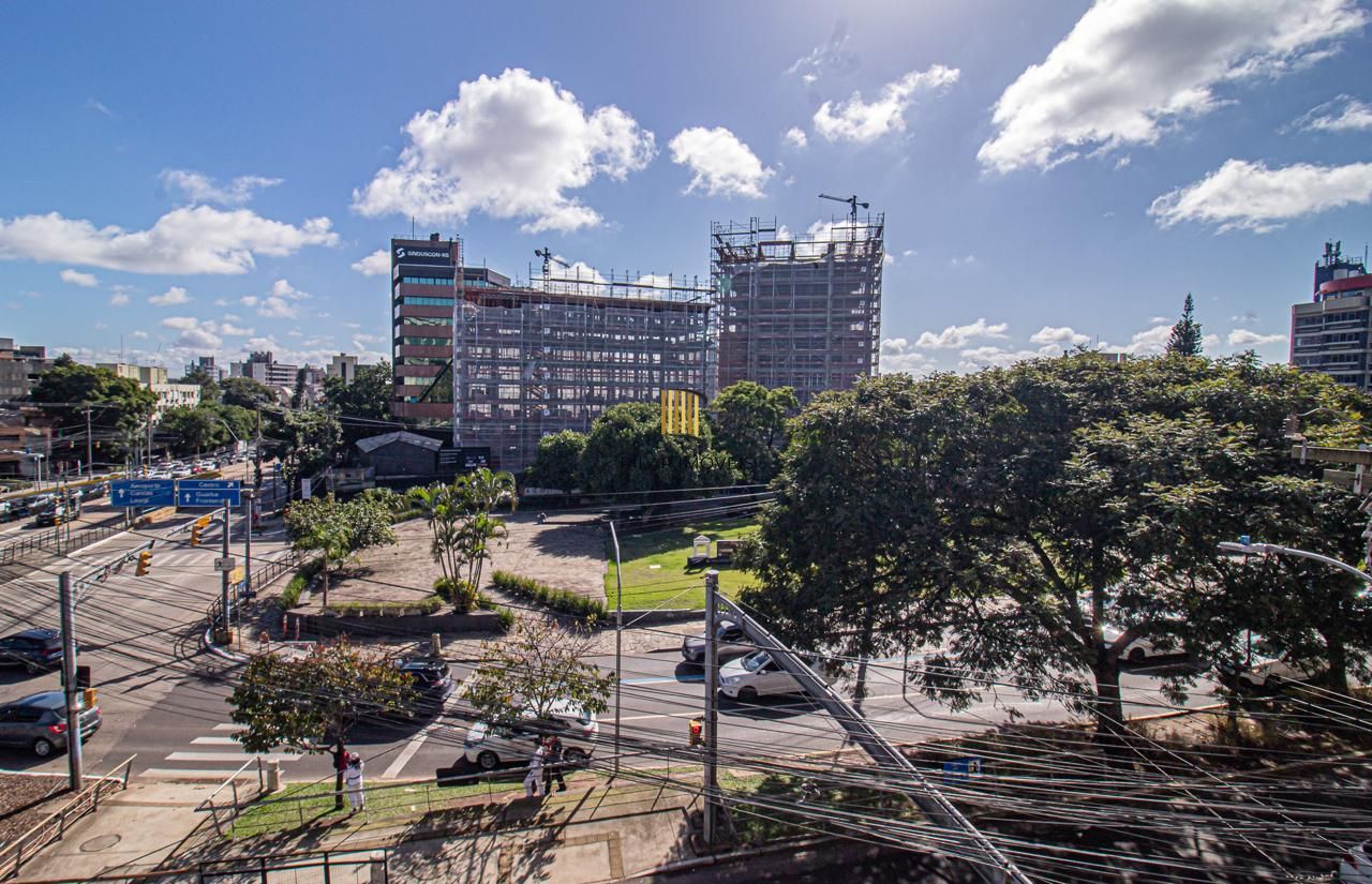 Apartamento à Venda 3 dorm. Vaga de garagem em ótima localização, Boa Vista POA