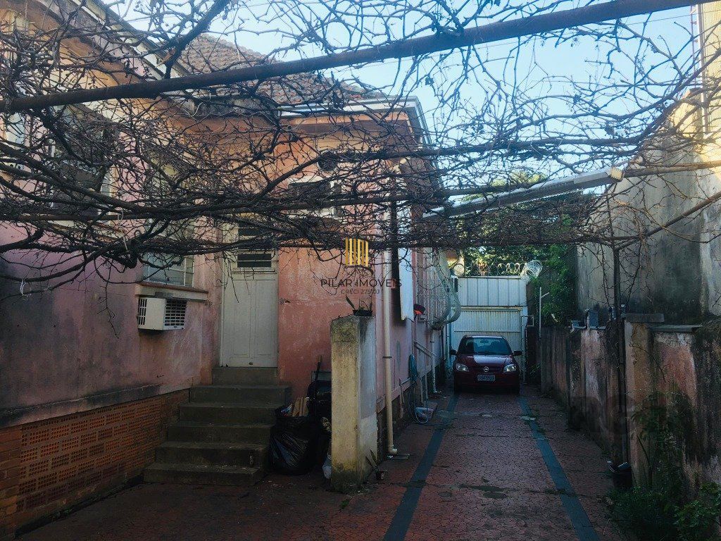 Casa 4 dormitórios no bairro Floresta