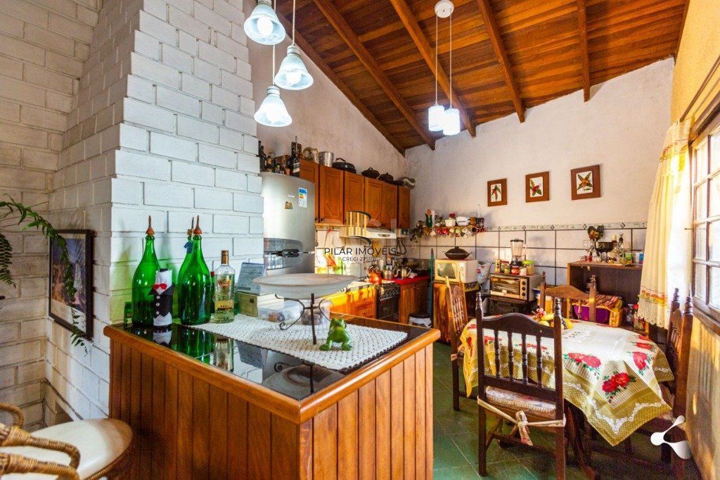 Casa para Venda - 231.27m², 3 dormitórios, sendo 1 suites, 3 vagas - Cristal