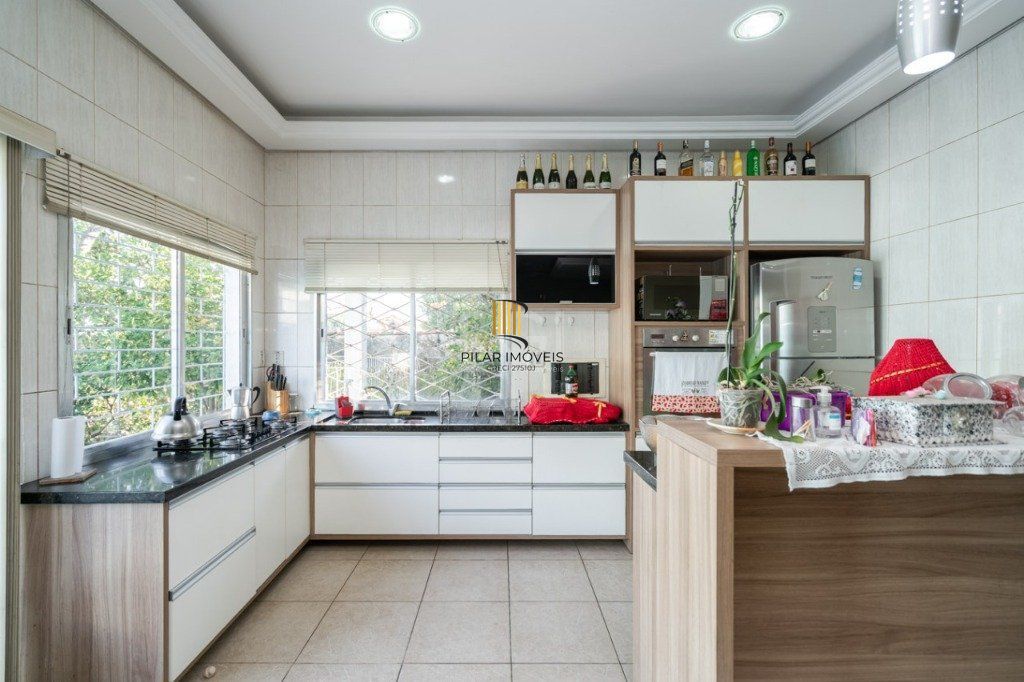 Casa para Venda - 259m², 4 dormitórios, sendo 1 suites, 4 vagas - Coronel Aparício Borges