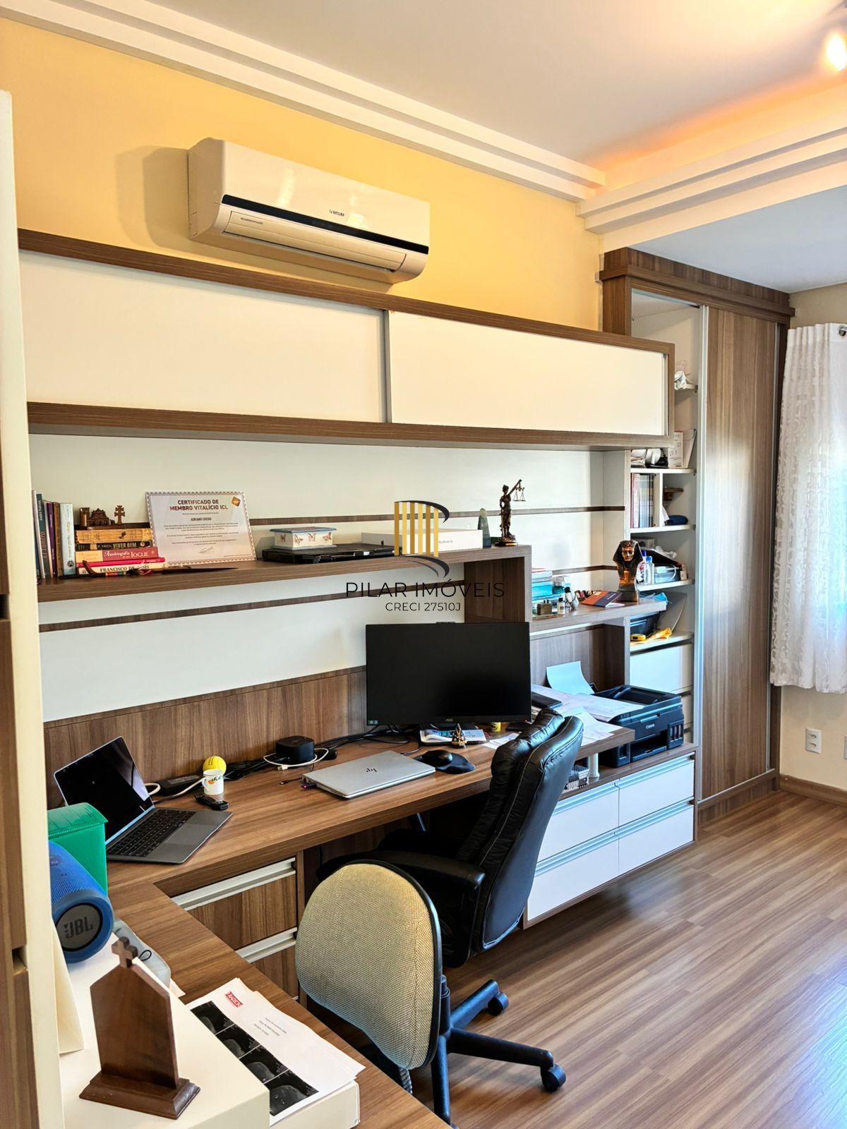 casa 4 dormitórios. 1 suite e demais peças