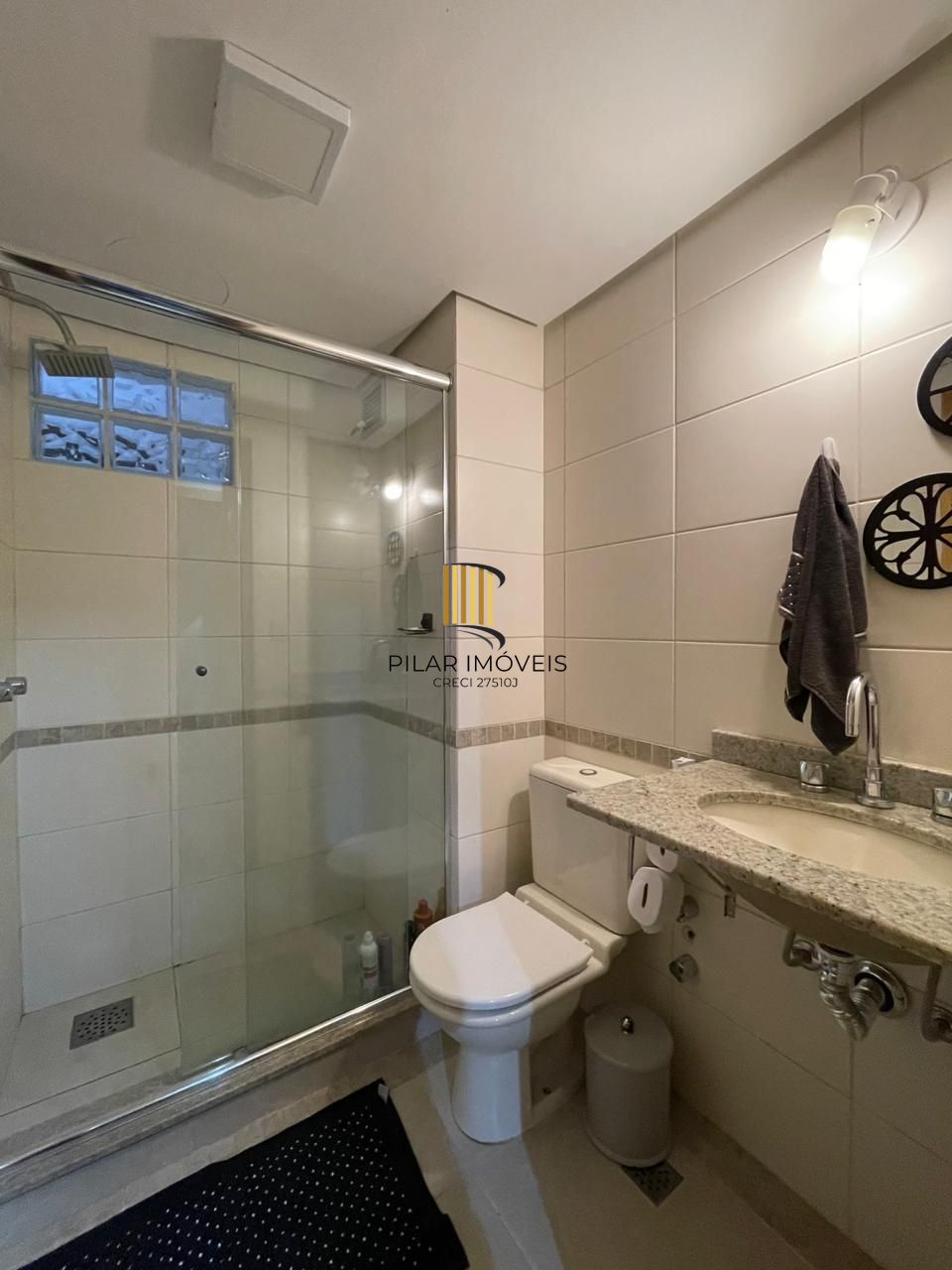 Apartamento, 2 Dormitórios, 2 Banheiros, 2 Vagas, Bairro Menino Deus