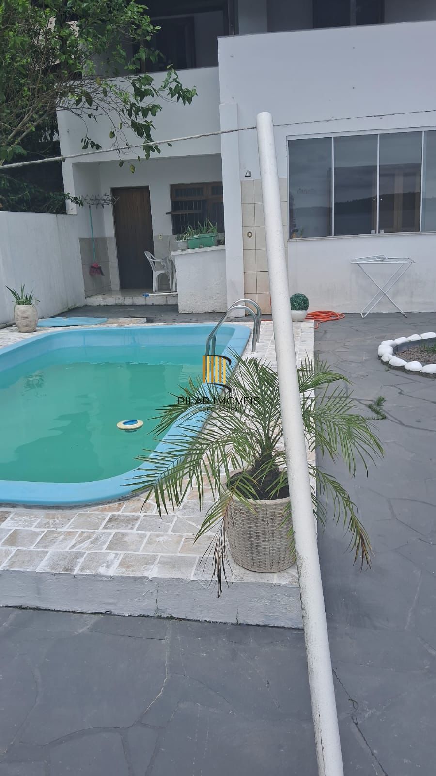 Casa em Ipanema 03 dormitórios, 01 Suíte , 03 vagas.. Aceita veículos / Imoveis