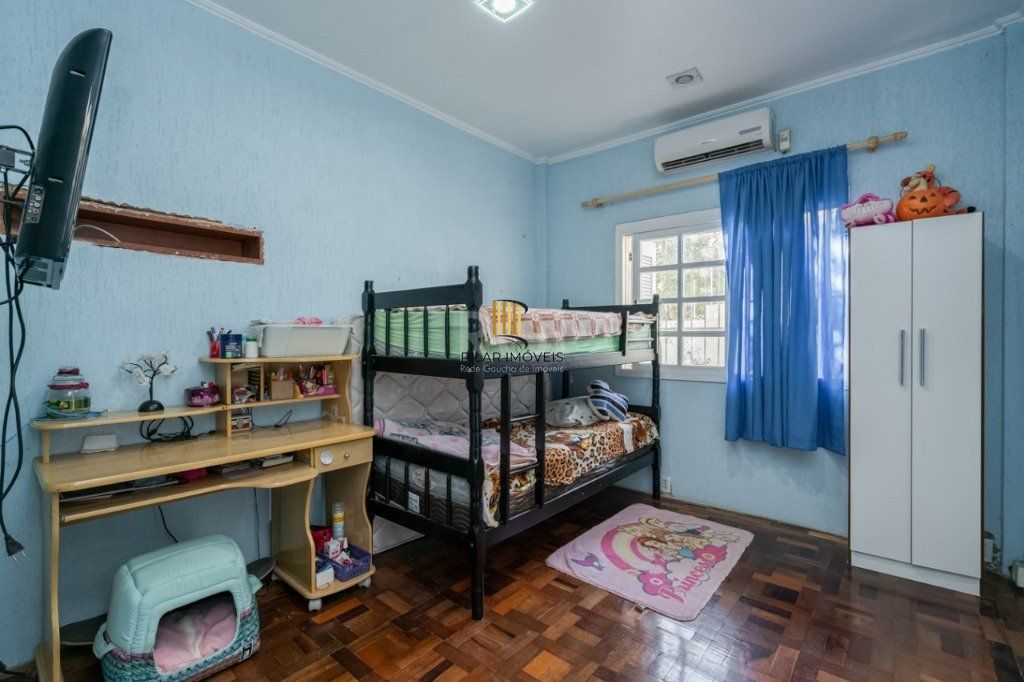 Casa para Venda - 259m², 4 dormitórios, sendo 1 suites, 4 vagas - Coronel Aparício Borges