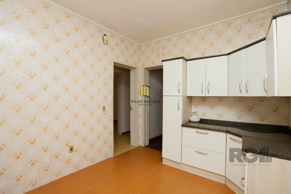Casa 5 dormitórios no bairro Partenon