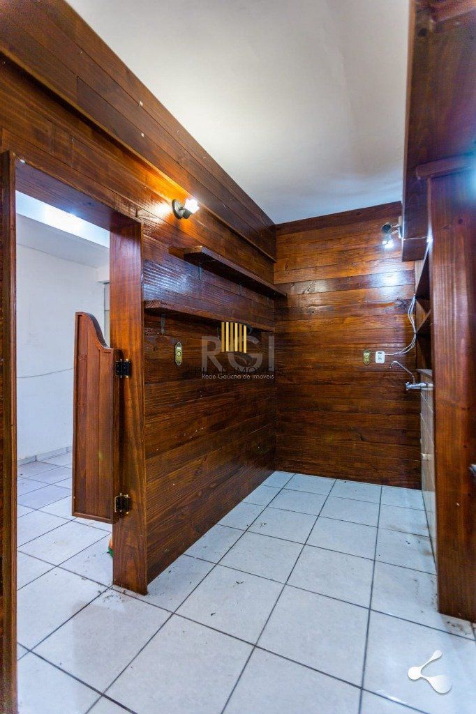 Casa para Venda - 500m², 3 dormitórios, sendo 3 suites, 4 vagas - Vila Ipiranga