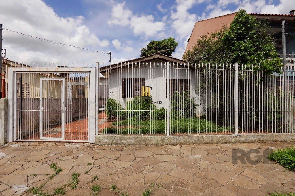 Casa 3 dormitórios no bairro Sarandi