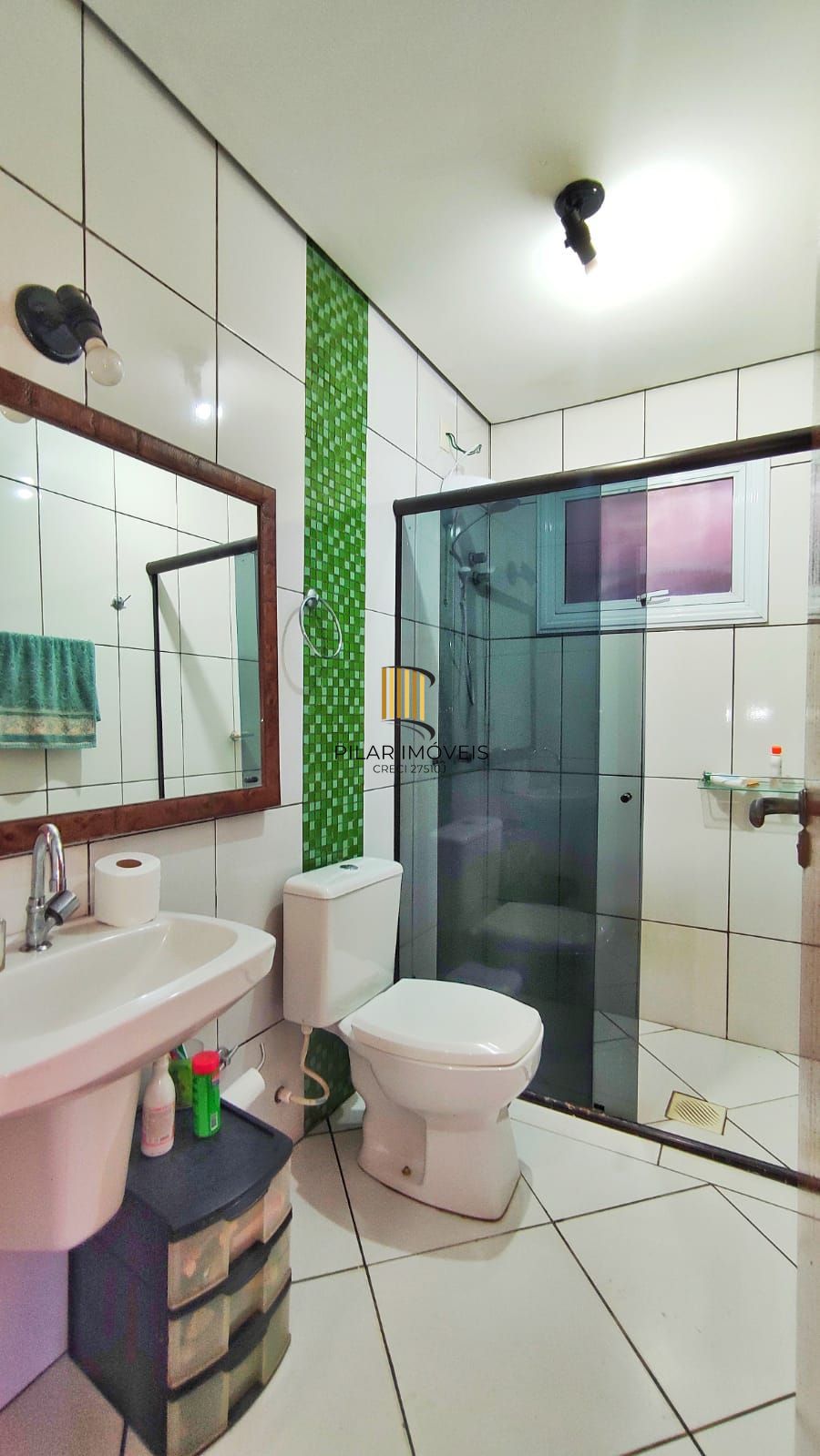 3 Dormitórios, sendo 1 Suíte Master •	Living com Dois Ambientes – no Bairro Alto Petrópolis – Amplo Terreno.