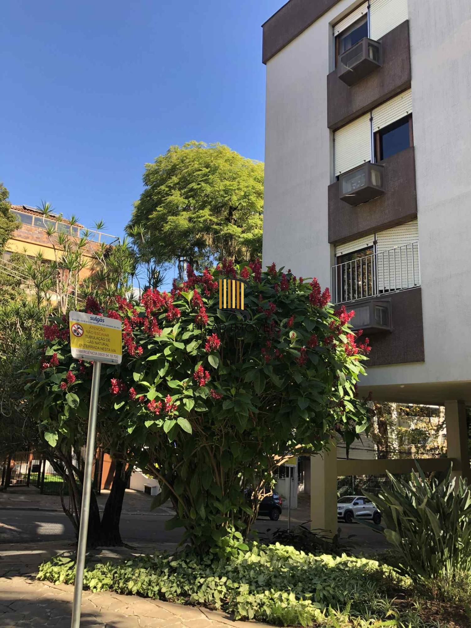 apartamento de 2 dormitórios com garagem no bairro rio branco
