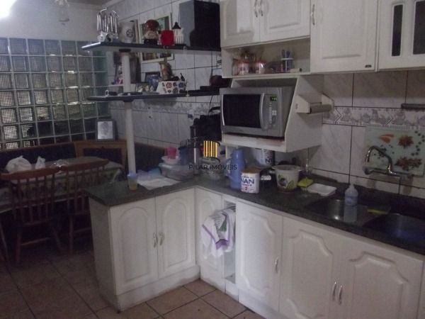 Casa com 03 quartos em terreno de 13:20 x 7501, no bairro Medianeira