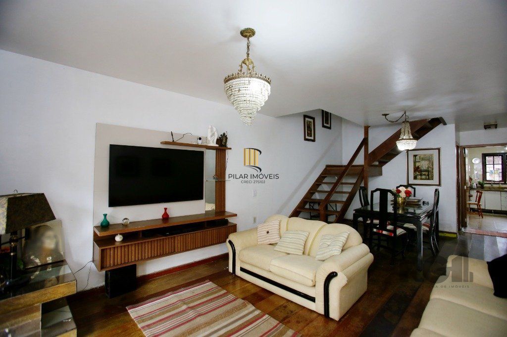Casa 3 Dormitório(s) Bairro Petrópolis