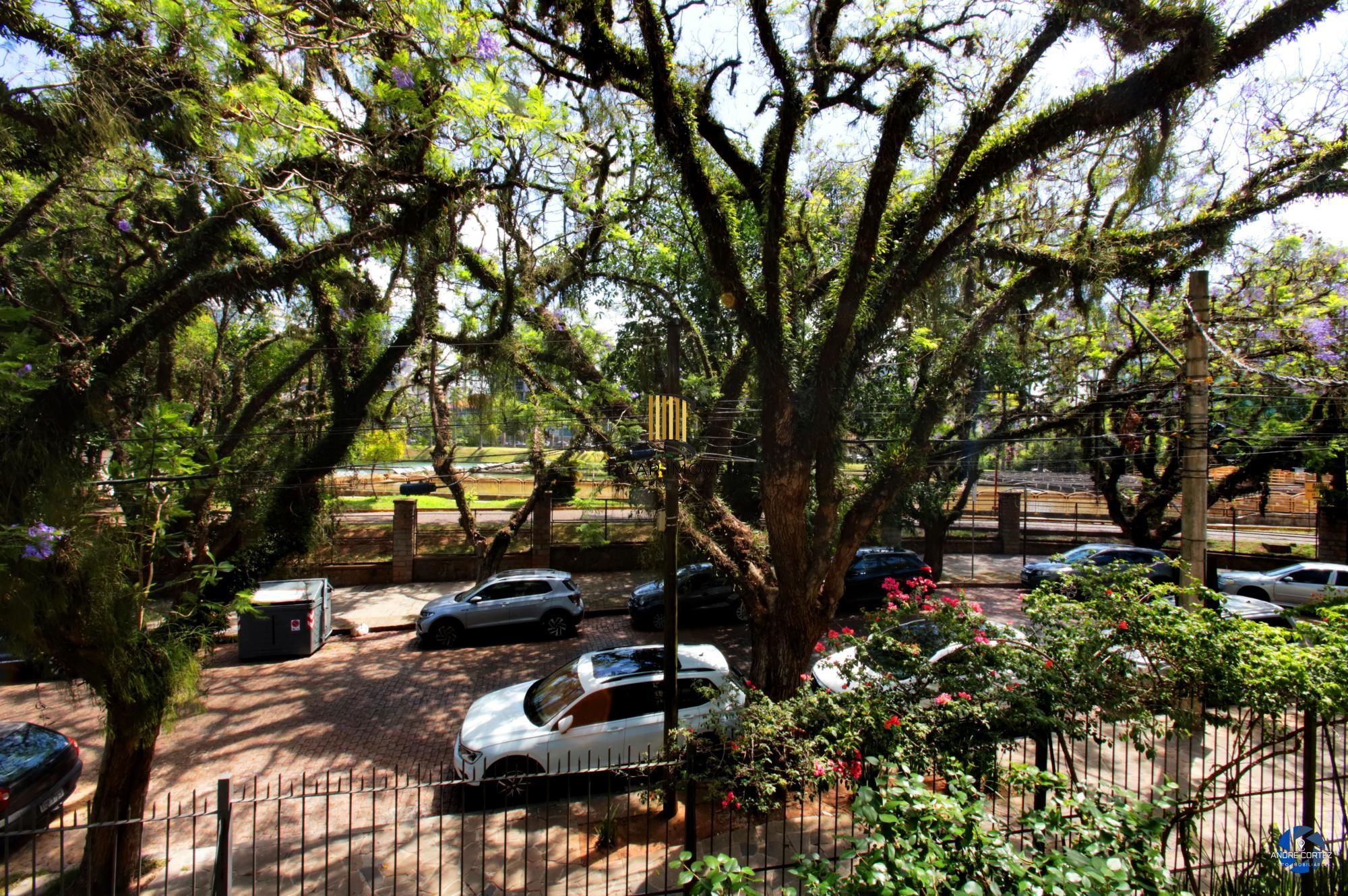 No Moinhos de Vento 03 dormitórios com 01 vaga