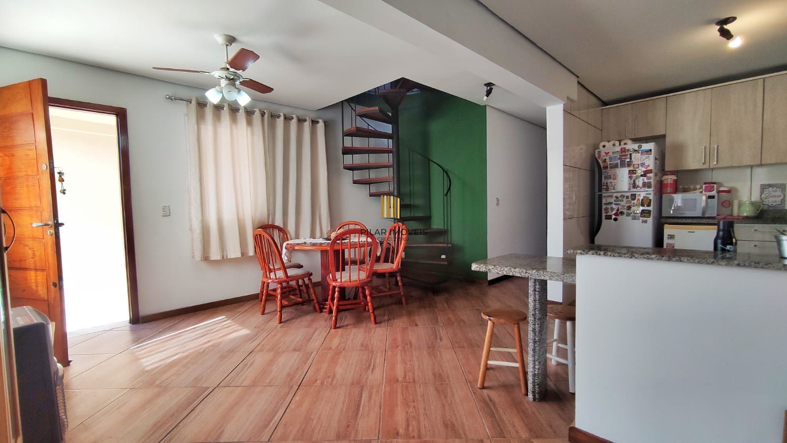 3 Dormitórios, sendo 1 Suíte Master •	Living com Dois Ambientes – no Bairro Alto Petrópolis – Amplo Terreno.
