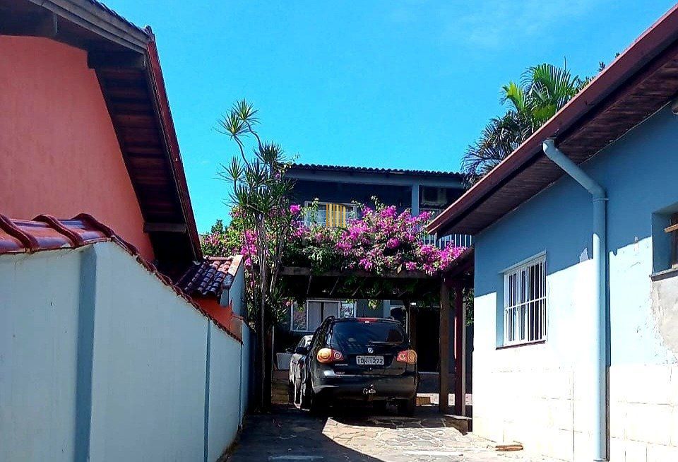 Casa para Venda - 300m², 5 dormitórios, sendo 2 suites, 4 vagas - Bela Vista