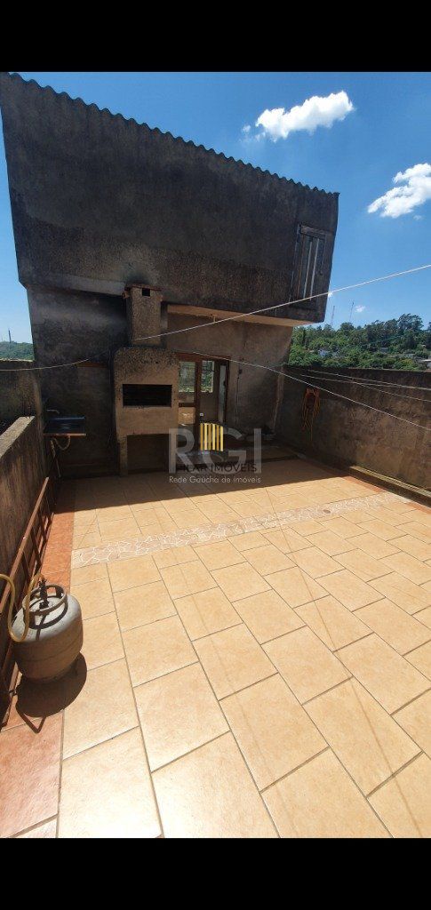 Casa para Venda - 290m², 4 dormitórios, sendo 2 suites, 2 vagas - Cascata