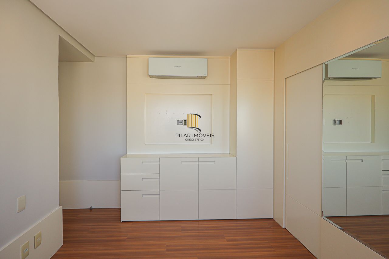 Apartamento de 3 quartos, 3 suítes, com 02 garagens individuais no Bairro Petrópolis, próximo a Encol.