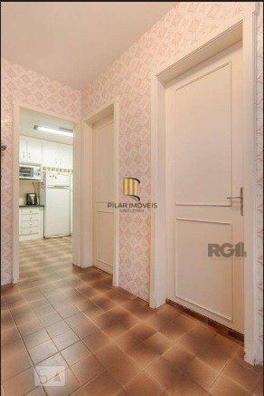 Casa com 04 dormitórios no Bairro Chacara das Pedras Porto Alegre