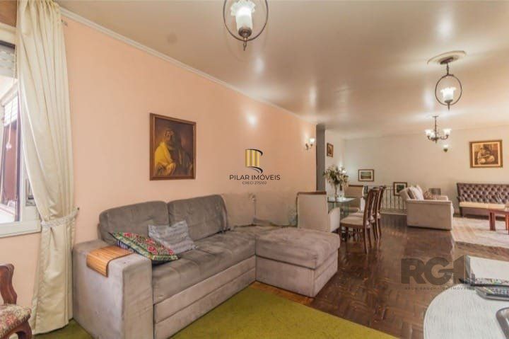 Casa 4 dormitórios no bairro Santo Antônio