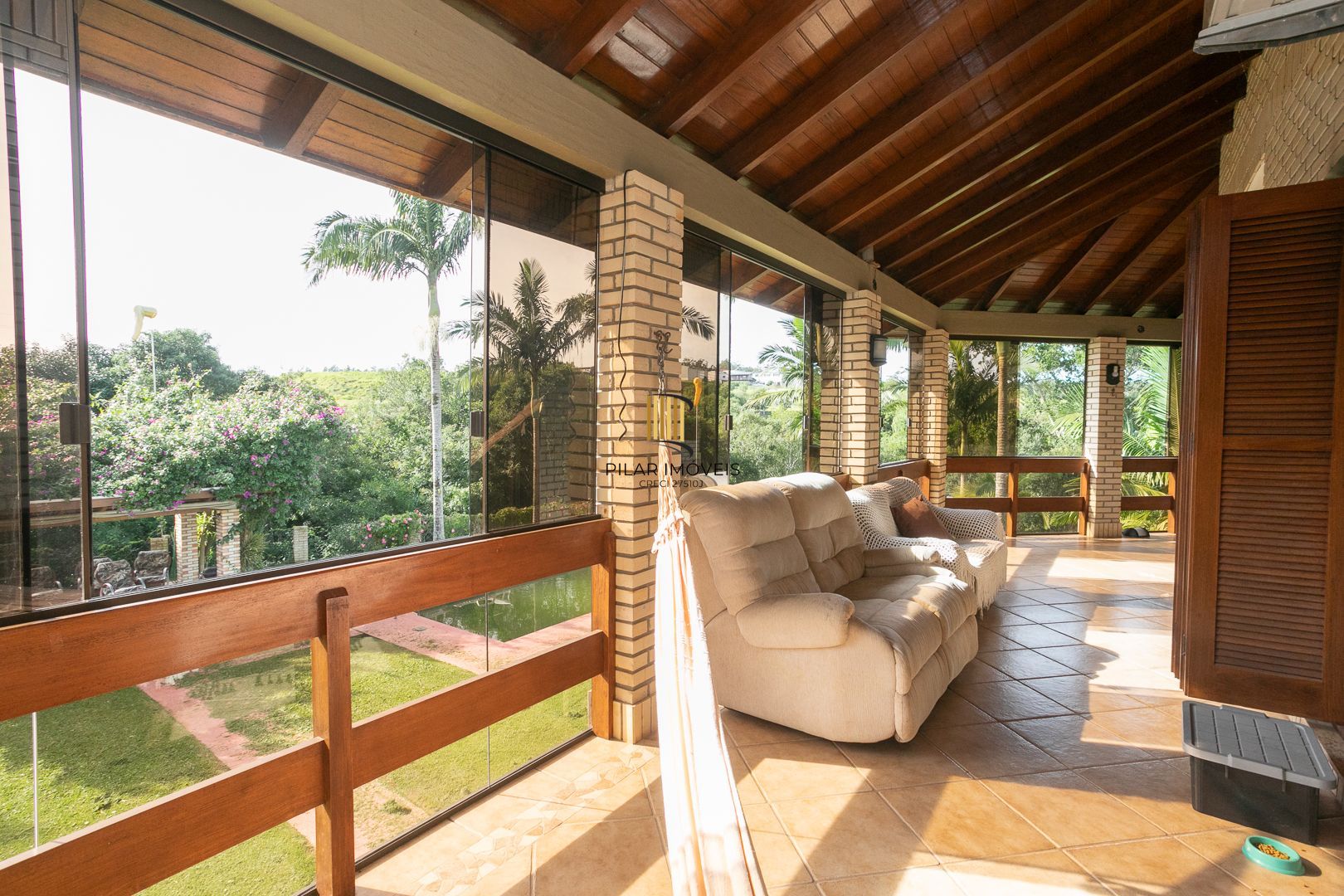 Casa mobiliada em condomínio