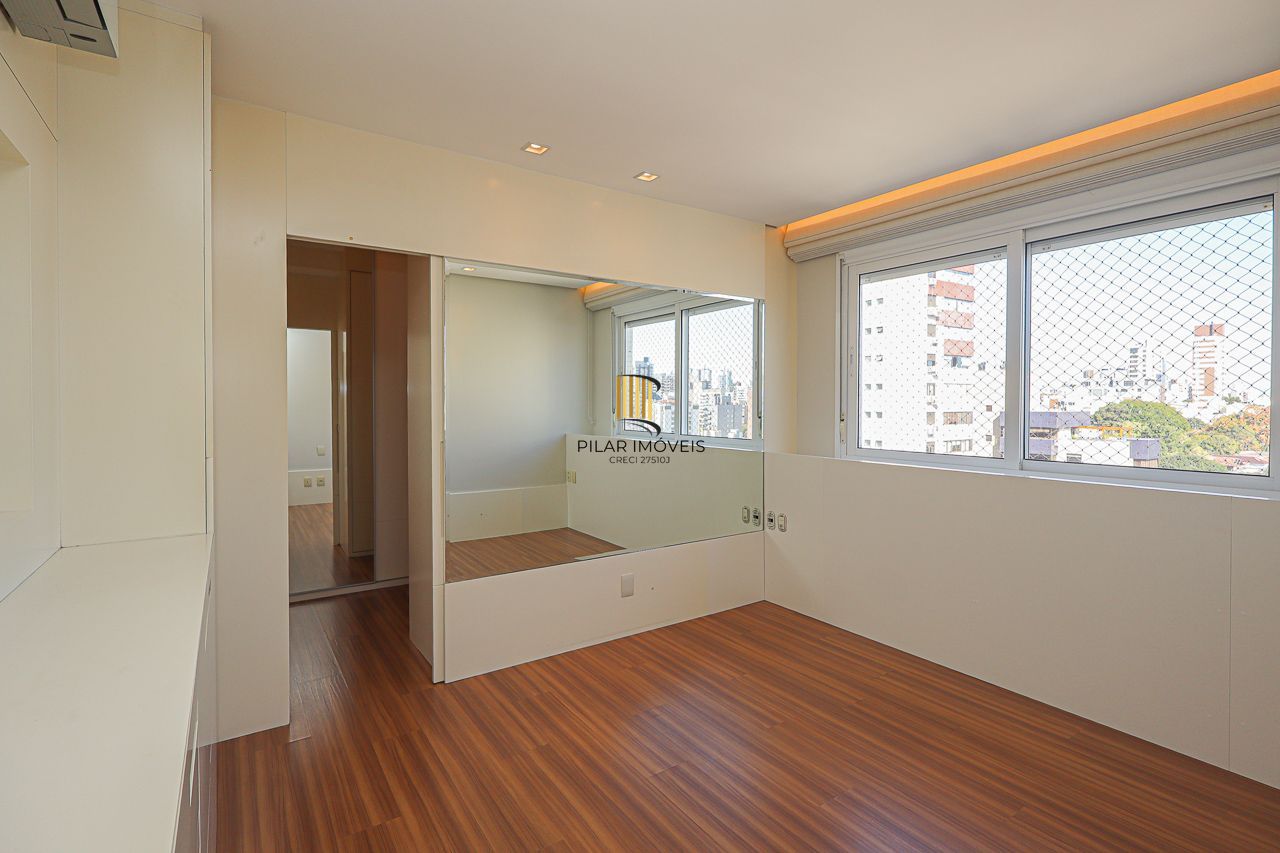 Apartamento de 3 quartos, 3 suítes, com 02 garagens individuais no Bairro Petrópolis, próximo a Encol.
