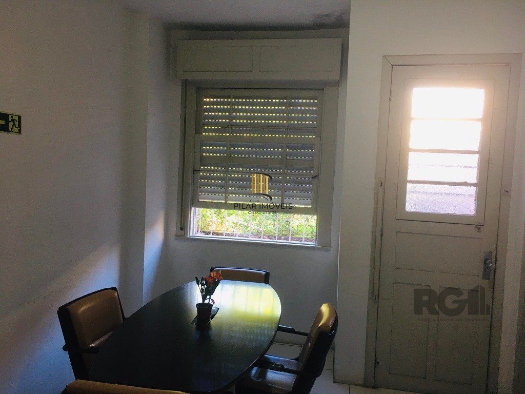 Casa 4 dormitórios no bairro Floresta