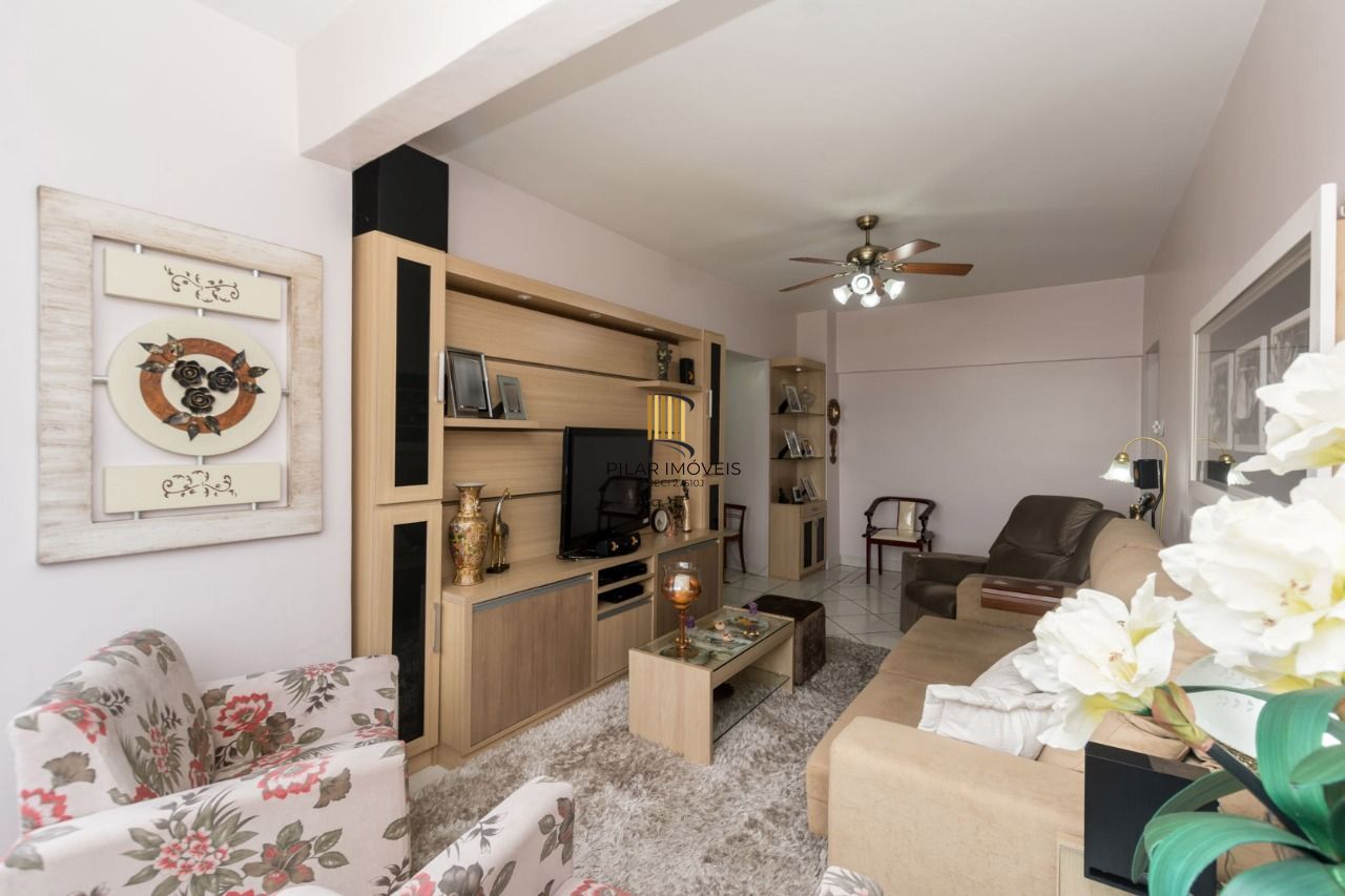 Apartamento semimobiliado com 2 quartos e 2 banheiros no Bairro Floresta