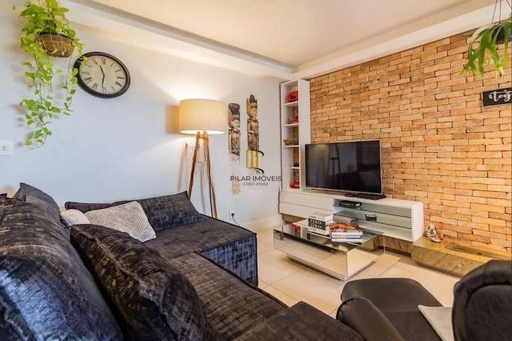 Apartamento, 2 Dormitórios, 2 Banheiros, 2 Vagas, Bairro Menino Deus